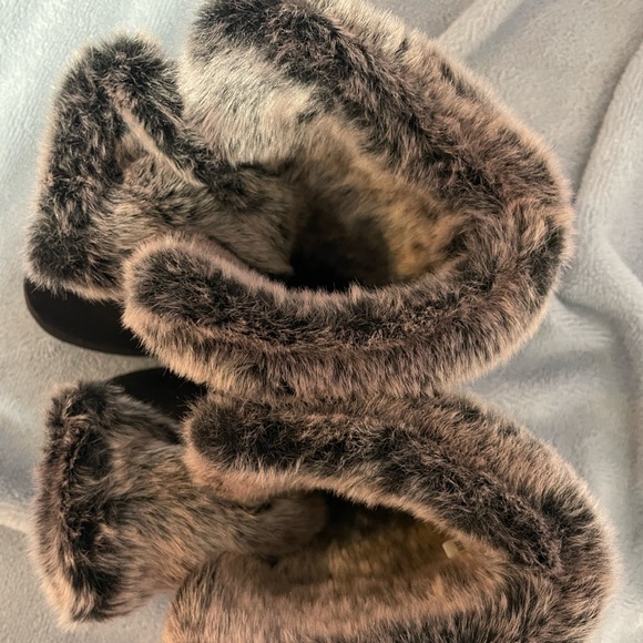 Liz Claiborne Refined Comfort  Faux Fur Winter Boots with memory foam -7 - Picture 5 of 9